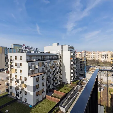 Optykow Spacious & Cosy With Parking By Renters Διαμέρισμα