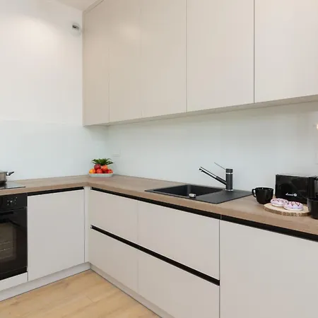 Optykow Spacious & Cosy With Parking By Renters Apartment *