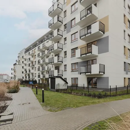 Apartment Optykow Spacious & Cosy With Parking By Renters
