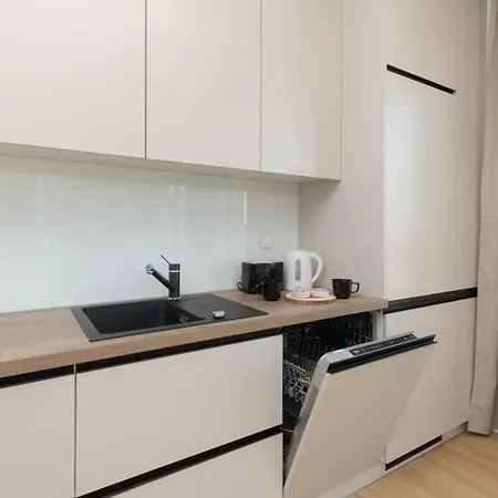 Apartment Optykow Spacious & Cosy With Parking By Renters