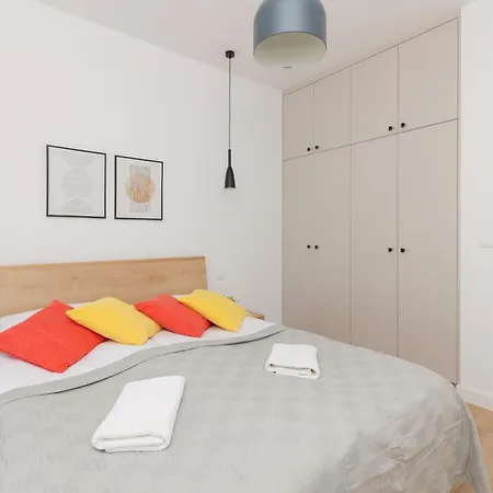 Apartment Optykow Spacious & Cosy With Parking By Renters *