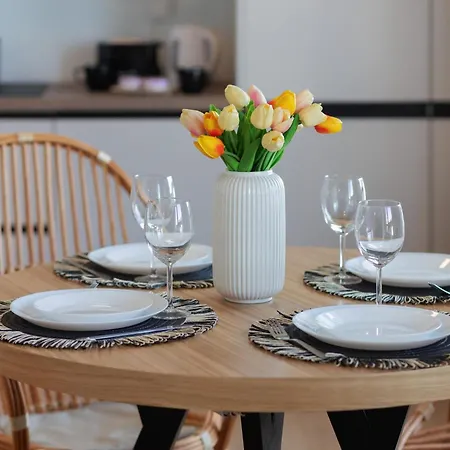 Optykow Spacious & Cosy With Parking By Renters *