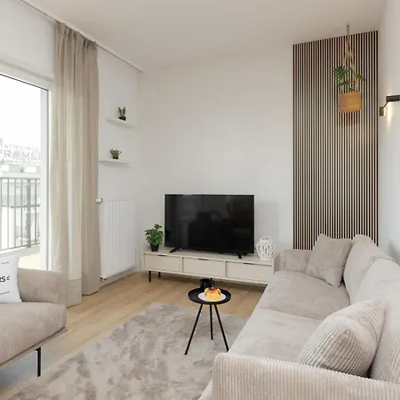 Optykow Spacious & Cosy With Parking By Renters