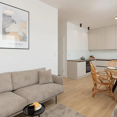 Optykow Spacious & Cosy With Parking By Renters Warsaw