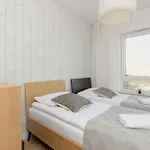 Optykow Spacious & Cosy With Parking By Renters 아파트
