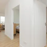 Optykow Spacious & Cosy With Parking By Renters 아파트 바르샤바