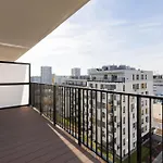 Optykow Spacious & Cosy With Parking By Renters * 바르샤바