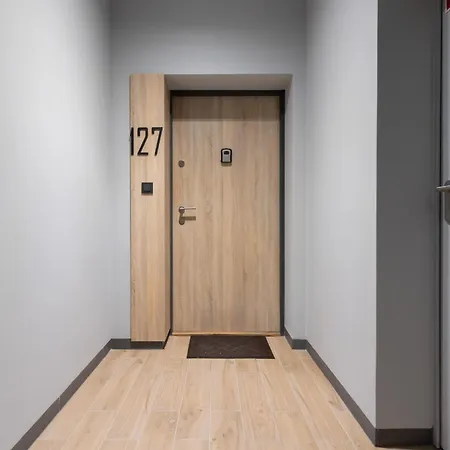 아파트 Optykow Spacious & Cosy With Parking By Renters 바르샤바