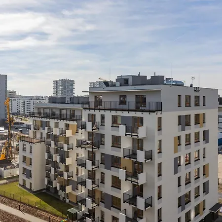 Optykow Spacious & Cosy With Parking By Renters 아파트